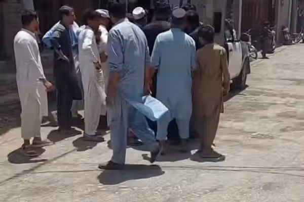 د کډوالو روایت؛ د ښځو او ناروغانو په ګډون زرګونه کډوال لاهم د پاکستان په زندانونو کې دي