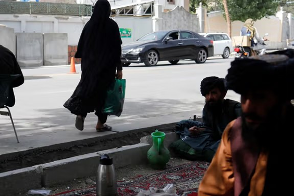 د افغانستان د څېړونکو شبکه: د امر بالمعروف قانون پر ښځو د کورنیو کنټرول ډېر کړی