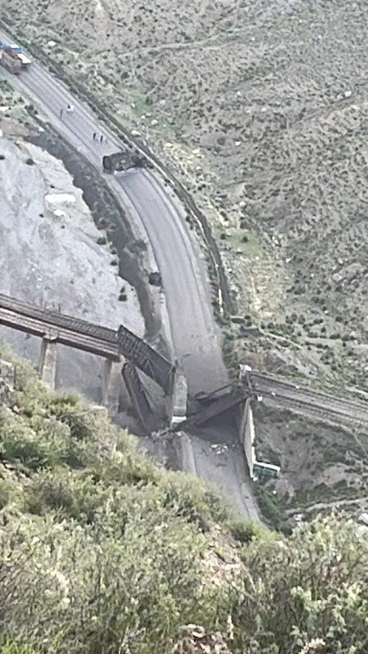 پاکستاني رسنۍ: بلوچستان کې ۲۳ کسان له موټرونو ښکته کړل شوي او وژل شوي 