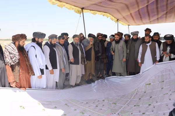 پخوانی دود؛ طالبانو په ننګرهار کې د «ملاهبت الله» په نامه د کډوالو ښارګوټی پرانېست