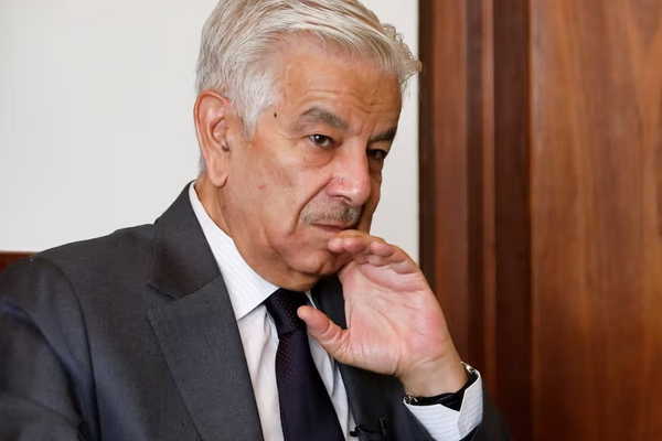 وزير الدفاع الباكستاني يحذف منشوراً هاجم فيه إسرائيل