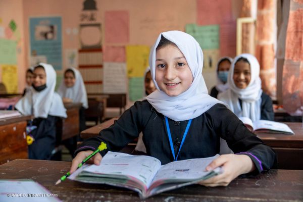 'بیش از دو میلیون' دختر نوجوان در افغانستان نمیتوانند درس بخوانند