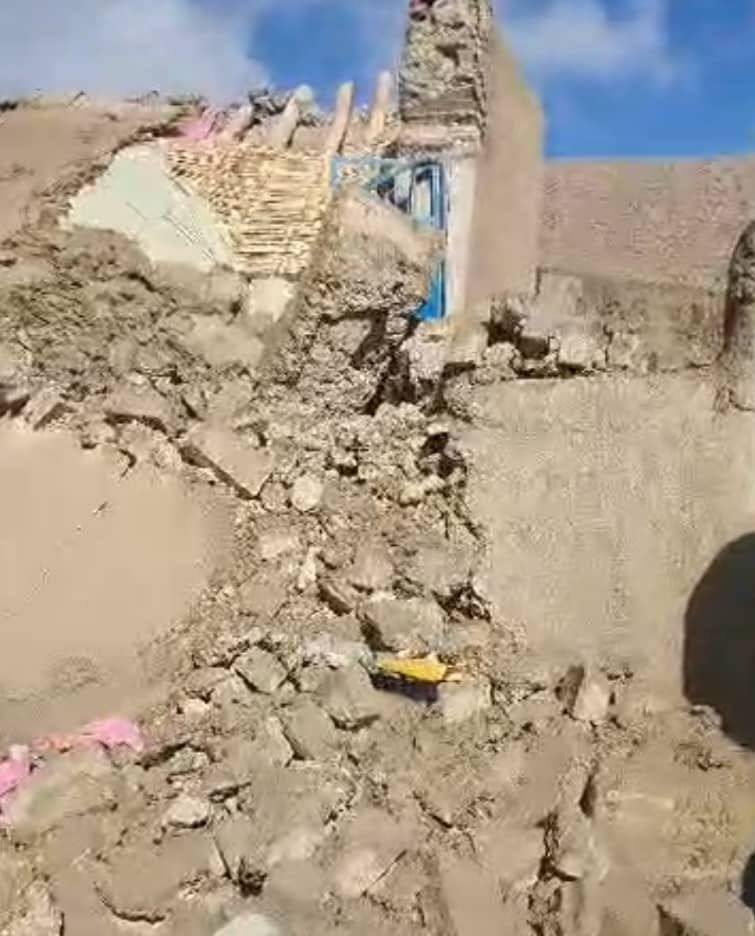 په فراه کې د یوه کور چت پرېوتو له امله دوه کسه مړه او درې نور ټپیان شوي دي