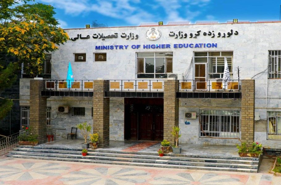 مقام طالبان: یگانه دلیل برای بستن دانشگاه‌های دختران، اطاعت از هبت‌الله آخندزاده است