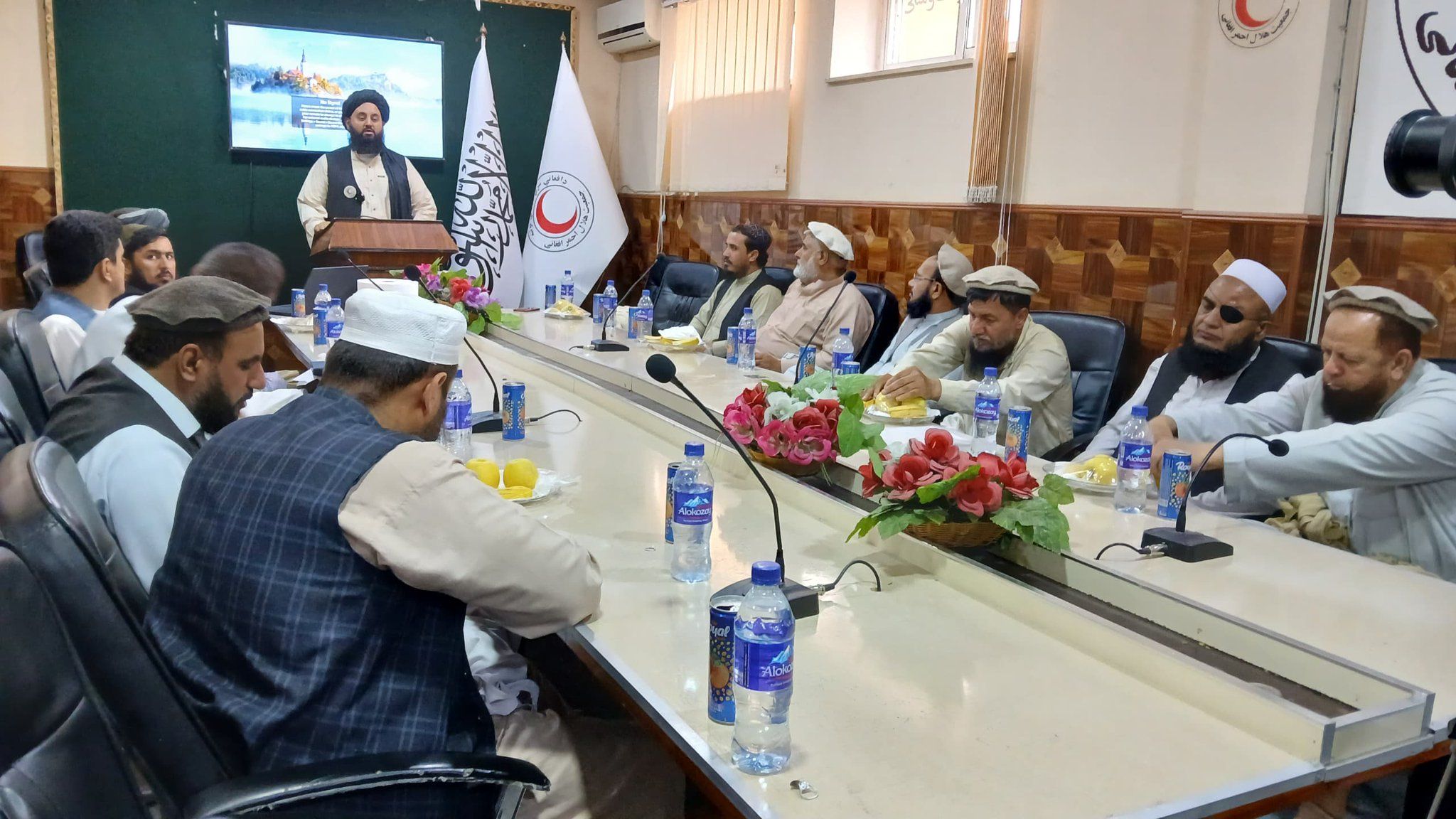 ننګرهار کې سره میاشت: د طبیعي پېښو زیانمنو سره مو «۱۲۰میلیونه افغانۍ» نغدي مرستې کړې