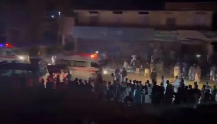 د خېبر پښتونخوا په صوابۍ کې د پولیسو په مرکز کې چاودنې یو پولیس وژلی او اتلس ټپیان دي