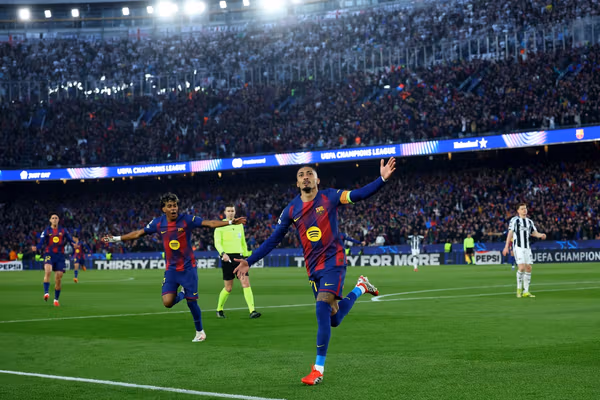 آتشبازی بارسلونا در نیوکمپ و صعود مقتدرانه این تیم به دور بعد لیگ قهرمانان