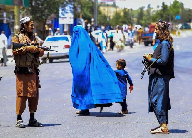 د طالبانو تر واکمنۍ لاندې بندیزونه؛ افغانې ښځې ترټولو ناوړه حالت او تریخ ژوند سره مخامخ دي