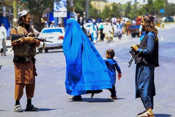 د طالبانو تر واکمنۍ لاندې بندیزونه؛ افغانې ښځې ترټولو ناوړه حالت او تریخ ژوند سره مخامخ دي