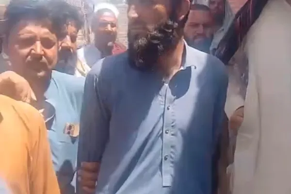 په تورخم کې بند پاتې موټرچلوونکي د اختر لپاره خپلو کورونو ته تګ غواړي