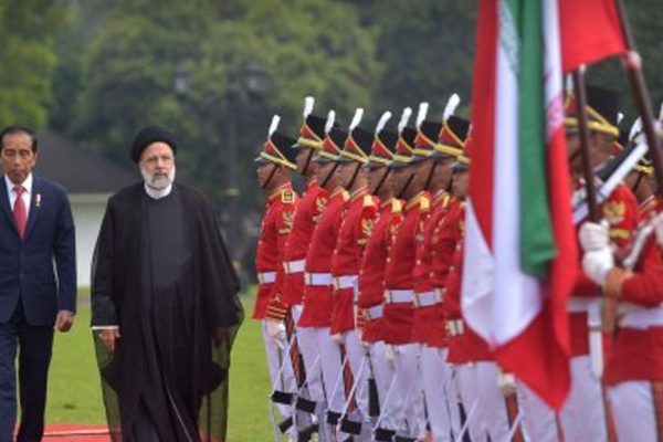 Afghan Women Capable of Being The Pride of Afghanistan, Says Iranian President