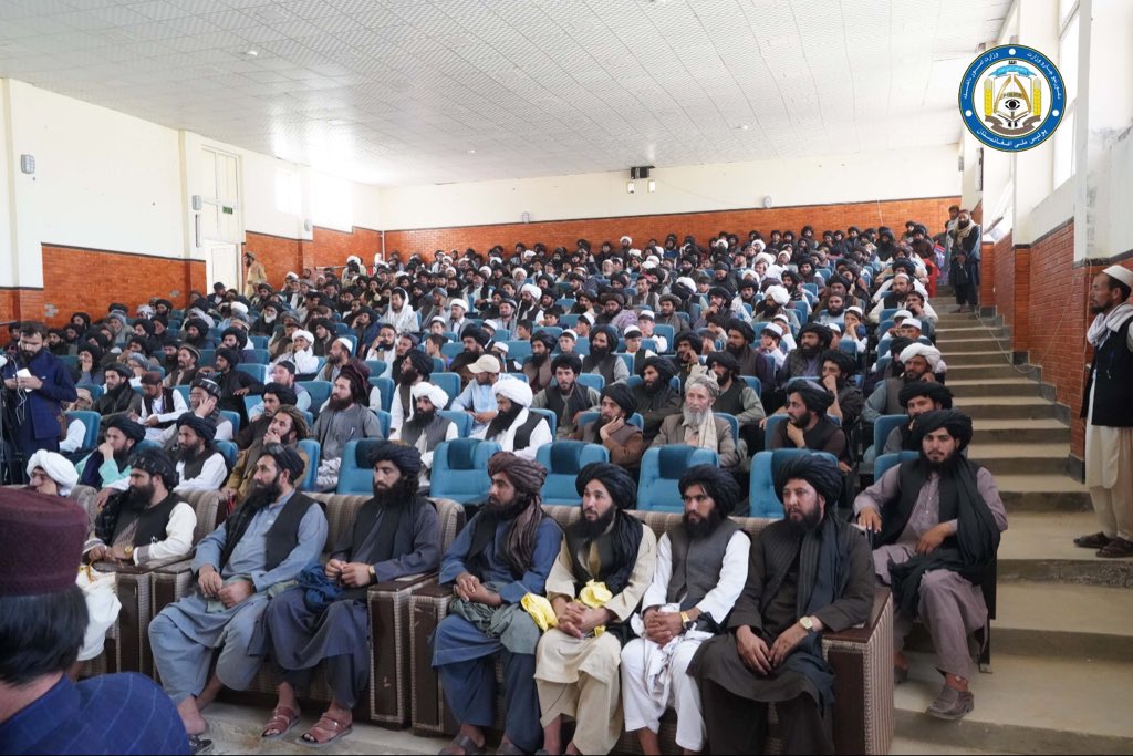 سراج‌الدین حقانی در دایکندی: مطالبات شما را با رهبری طالبان در میان می‌گذارم