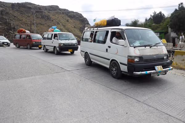 گذرگاه تورخم برای اخراج مهاجران افغان بازگشایی شد