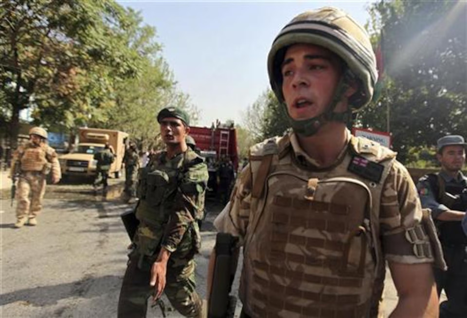 ټلګراف: طالبان بریتانیا ته په جاسوسۍ تورن درې افغانان ایران ته سپاري