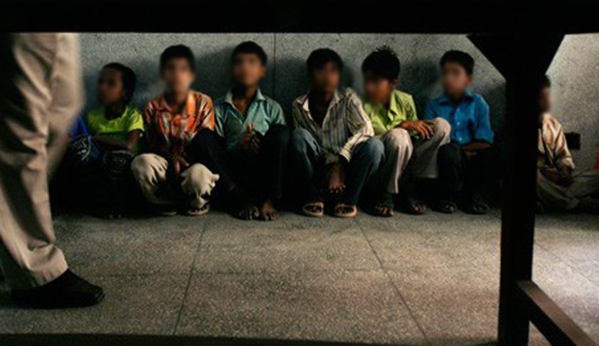 د طالبانو کار او ټولنیزو چارو وزارت ویلي ۲۳۳ ماشومان يې له خپلو کورنیو سره یو ځای کړي