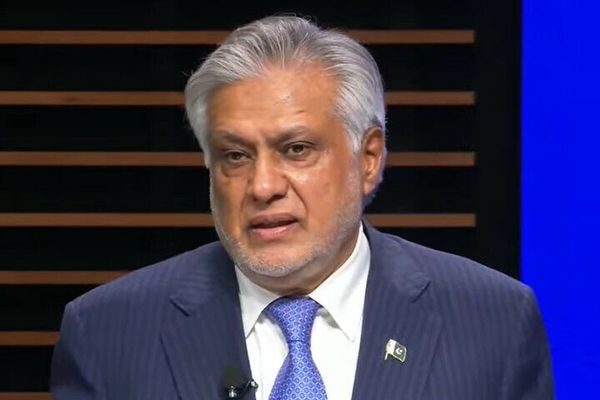 اسحاق ډار: له افغانستان سره اقتصادي همکاري زموږ د سیمې ثبات تضمینوي