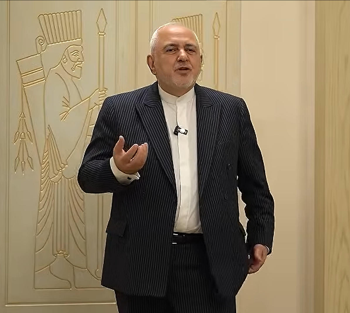 جواد ظریف: ایران نمایندگان سپاه را در افغانستان سفیر تعیین می‌کند