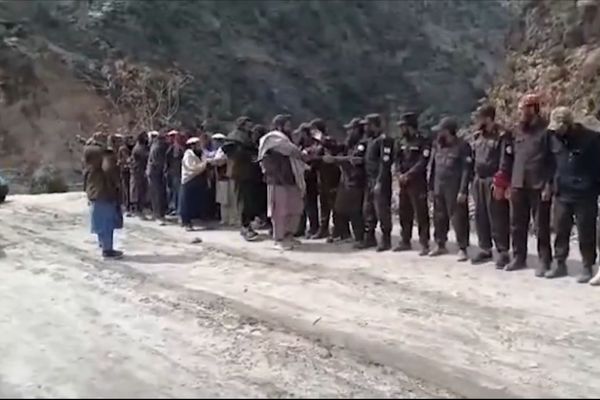 د طالبانو د نورستان امنیه قوماندان وايي په کامدېش او برګمټال کې هیڅ ستونزه نشته