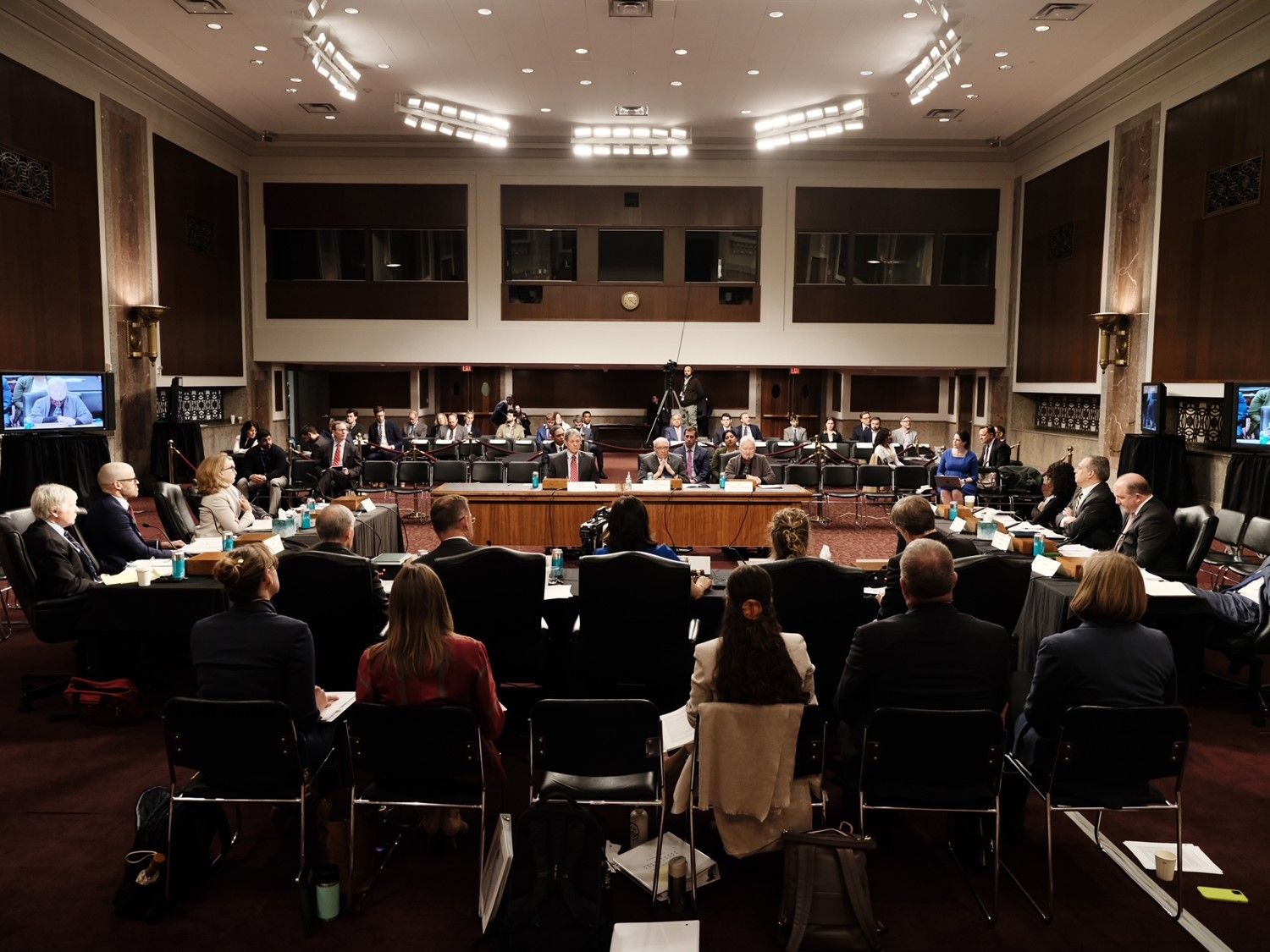 پایان نشست بررسی جنگ افغانستان در سنا؛«درباره آشتی با طالبان حرف افغان‌ها را باید بشنویم» 