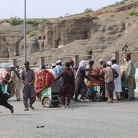 Pakistan Deports More Than 15,000 Afghans In Single Day