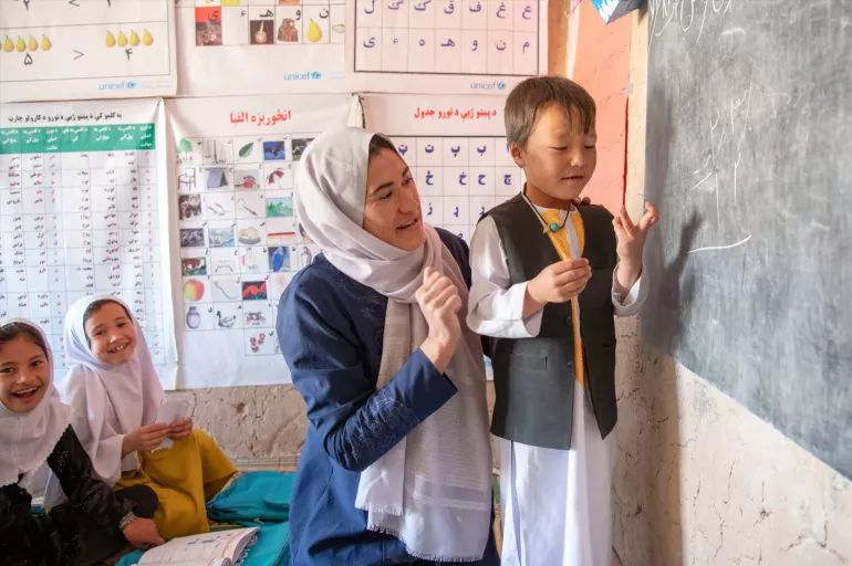 کمک ۱۳ میلیون یورویی اتحادیه اروپا به افغانستان برای برنامه‌های آموزشی و درمان سوءتغذیه