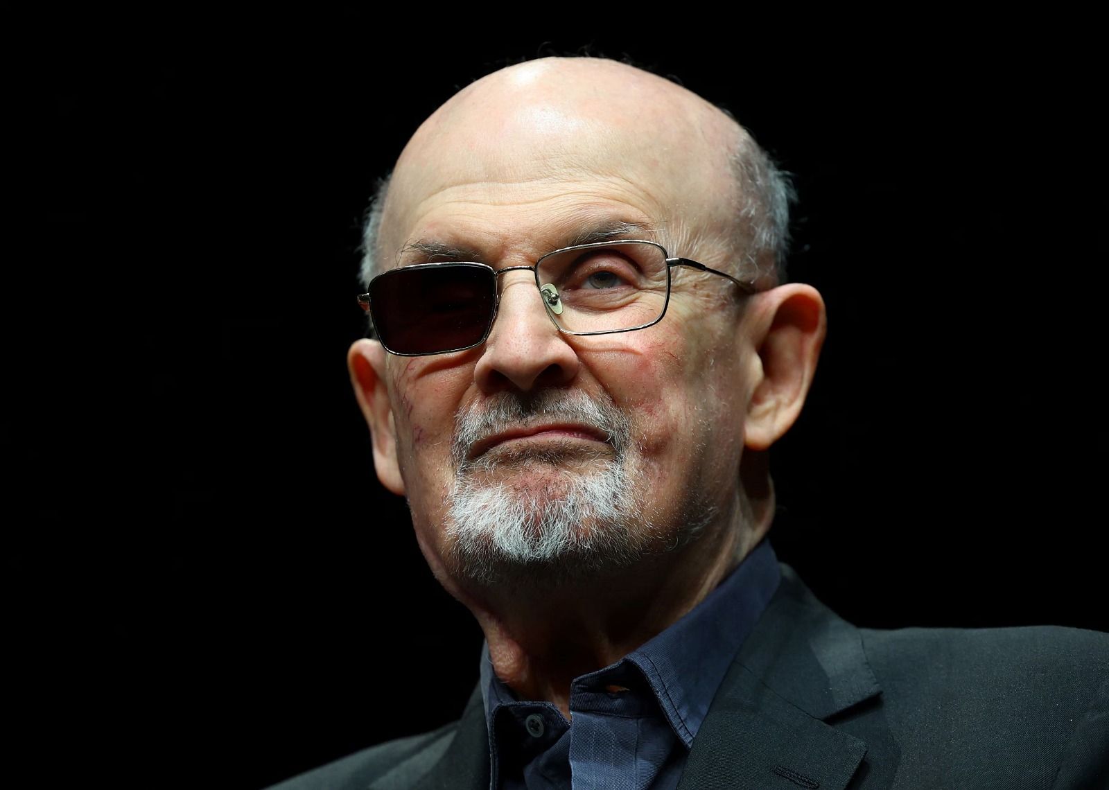 آزادی بیان در آیینه دیگری؛ چرا سلمان رشدی از حقوق مسلمان‌ها دفاع می‌کند؟