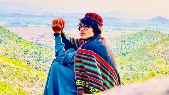 په خوست کې طالبانو یو محصل د ګیله من وزیر انځور د خپرولو په جرم زنداني کړی دی