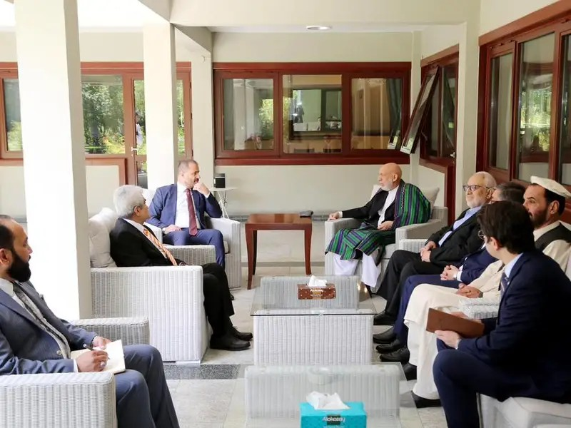 حامد کرزی د طالبانو تر واکمنۍ لاندې په لومړي ځل په کابل کې د ترکیې سفارت ته تللی