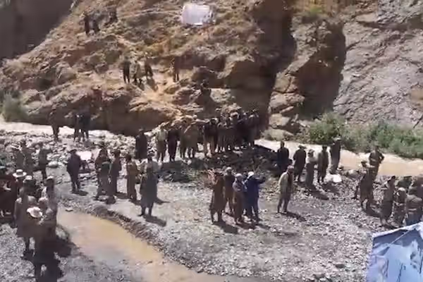 کارگران در بغلان علیه طالبان به خاطر ممنوعیت زرشویی اعتراض کردند