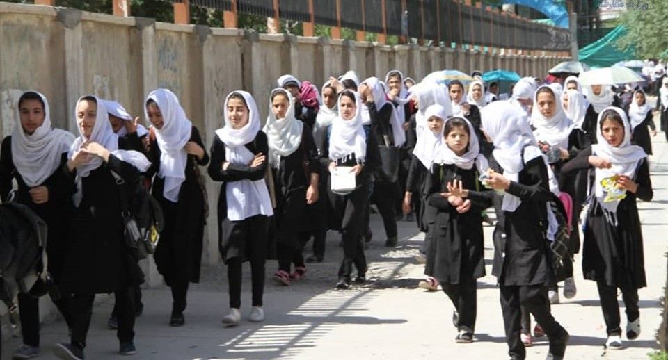 نړۍوال بنسټونه: د نجونو د ښوونځیو تړل او بې‌وزلي په کم عمر کې د نجونو د ودونو لامل شوي دي