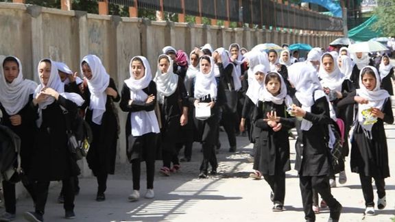 نړۍوال بنسټونه: د نجونو د ښوونځیو تړل او بېوزلي په کم عمر کې د نجونو د ودونو لامل شوي دي