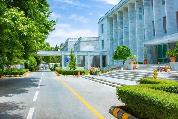 طالبانو د متحده عربي اماراتو پر ملکي تاسیساتو او اټومي بټۍ بریدونه وغندل