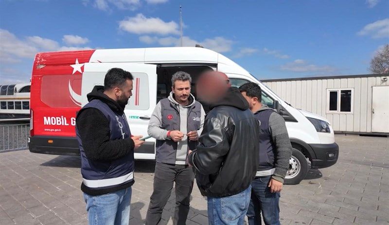 بازداشت ۱۸ پناهجوی افغان در یک موتر باربری حامل خرما در ترکیه