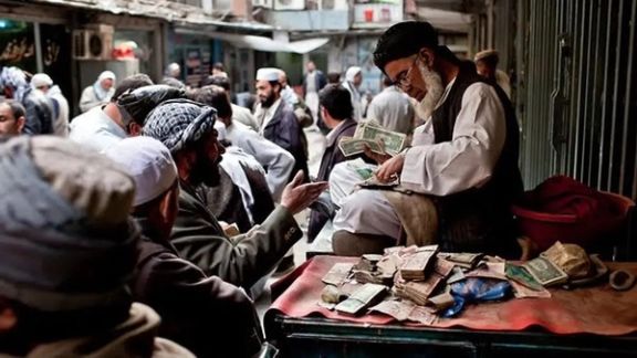 طالبانو د کابل په شهزاده سرای کې د ډالرو پر پېر او پلور بندیز ولګاوه