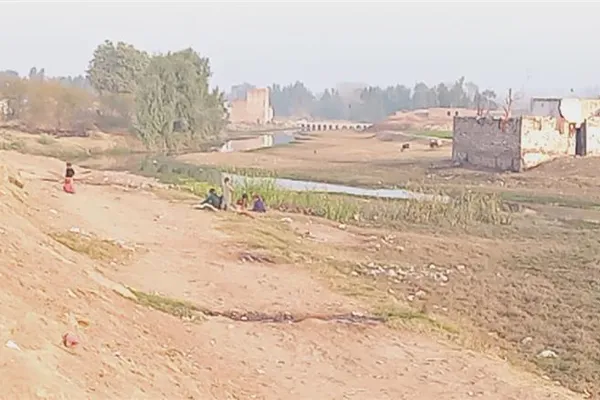 پاکستان د زندۍ کمپ کې د افغان کډوالو په نږدې اته سوه کورنیو اوبه، برېښنا او ښوونځي تړلي دي