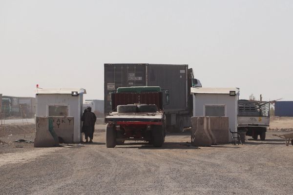 د کندهار له ټولپلازې د موټر چلوونکو شکایت: د طالبانو عواید زیات دي، حساب او خدمات نهشته