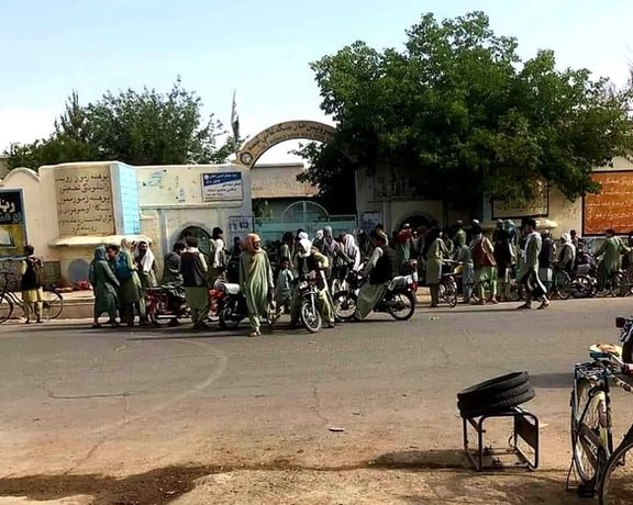 آغاز امتحانات در مناطق گرمسیر؛ دانشآموزان بیکلاه اجازه نیافتند در امتحان شرکت کنند