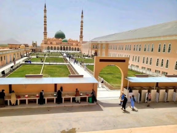 مسجد و مدرسه ملا برادر در ولسوالی دامان قندهار 