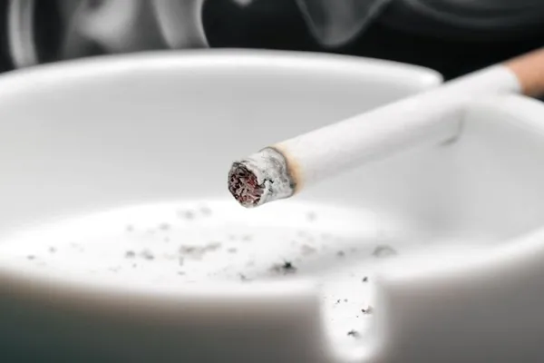 د روغتیا نړۍوال سازمان: په تېرو ۱۵ کلونو کې ۱۲۰ میلیونه کسانو د سګرېټو څکول پرېښي دي