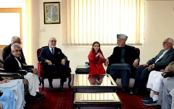 تصویر نمادین؛حضور دختر حامد کرزی در صدر مجلس رهبران پیشین در کابل توجه کاربران را برانگیخت