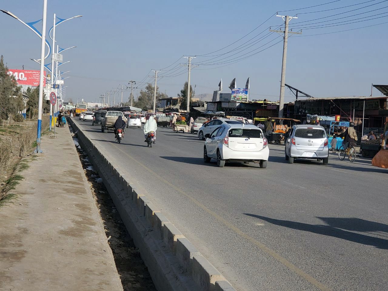 کندهار ښار جمهوريت واټ، خلک له ورځنيو کارونو خپلو کورنو ته روان دي