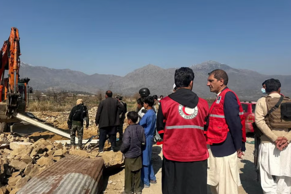 مصادر أمنية باكستانية: منفذ الهجوم الانتحاري في باجور أفغاني وجندي في قوات طالبان