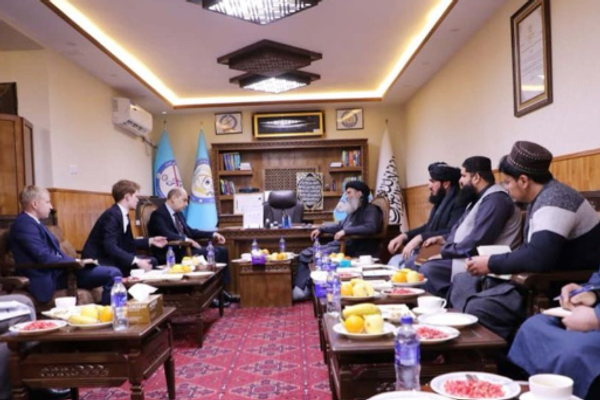 معاون حقاني يطلب من روسيا دعم طالبان في مكافحة المخدرات