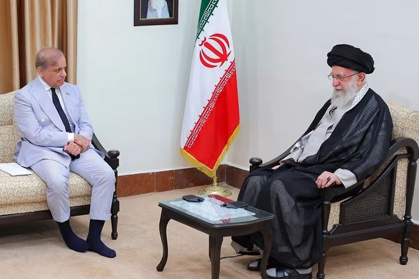 خامنهيي له شهباز شریف سره په لیدنه کې: د اسلام راتلونکي ته هیلهمن یو