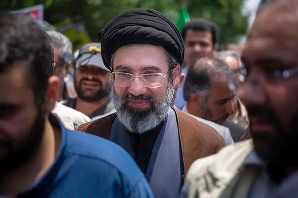 ټایمز ورځپاڼه: د استخباراتي ارزونو لهمخې مجتبی خامنهیي په قُم کې په کوما حالت کې دی
