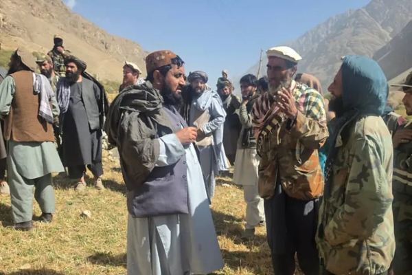 د مخالفو ډلو تر فعالیتونو وروسته؛ د طالبانو یو پلاوي د بدخشان له سرحدي سیمو لیدنه کړې