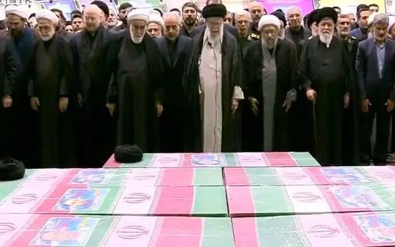 د تهران په پوهنتون کې د ابراهیم رییسي او د هغه سره د مل پلاوي د جنازې مراسم پیل شول