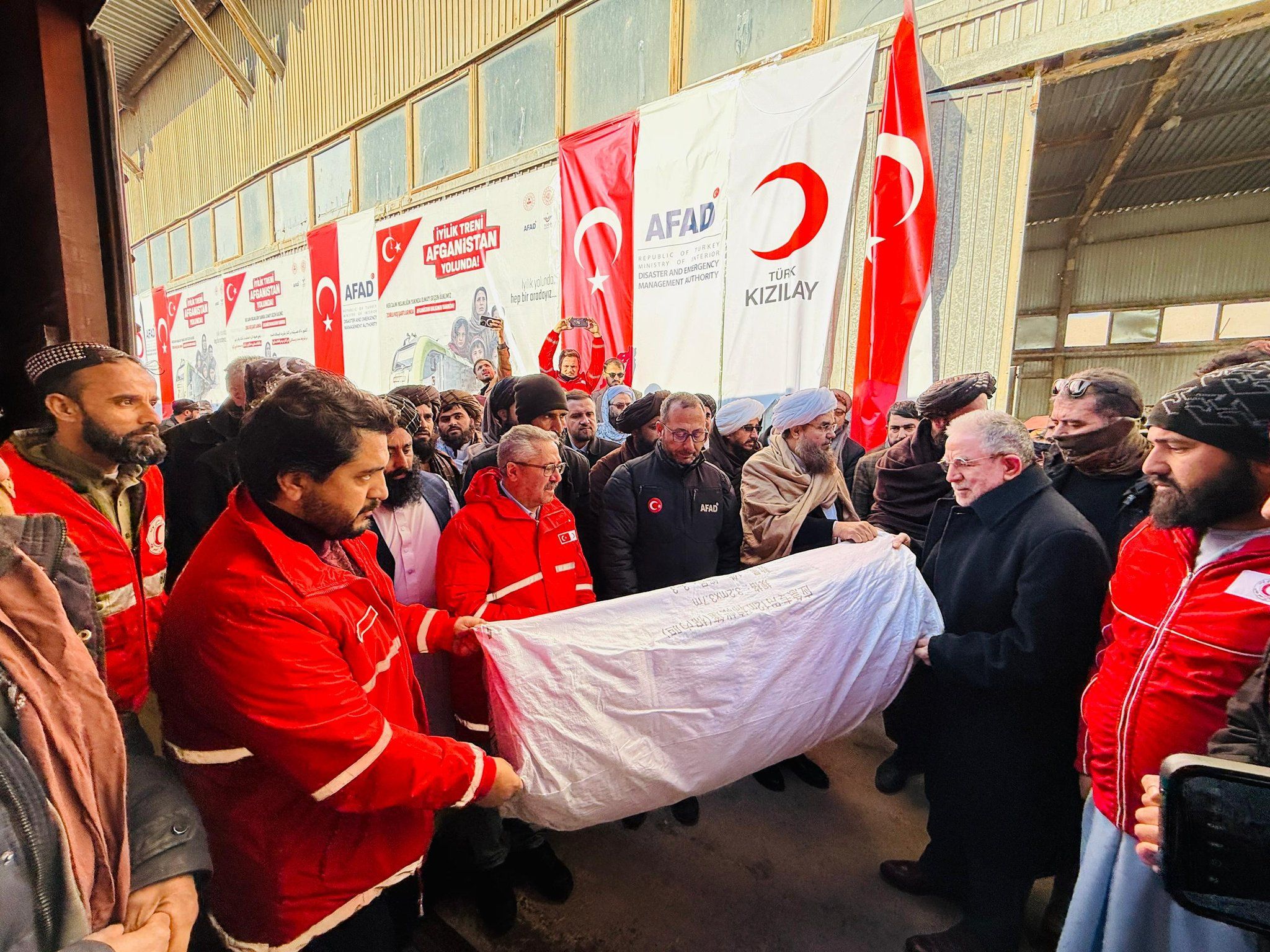 محموله جدید کمک‌های بشردوستانه ترکیه به هرات رسید