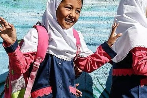 إيران تشترط وثائق مصدّقة من وزارة الداخلية لتسجيل الطلبة الأفغان