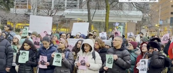 په ټورنټو کې مېشتو ایرانیانو په ایران کې د روانو اعتراضونو په ملاتړ پراخ لاریون کړی